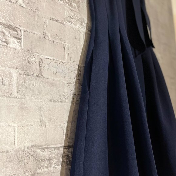 Pocket Bow Halter in Navy Blue - Picture 9 of 10